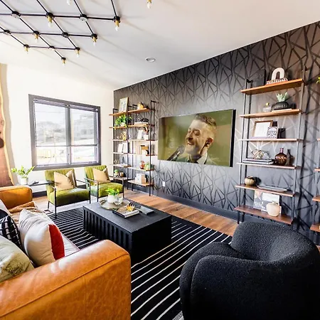 Two Lavish Gulch Homes - Mins To Broadway